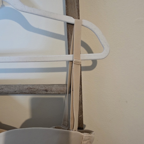 ⭐️40% Off⭐️ Maidenform Shaping Slip with Built In Bra - Picture 13 of 16